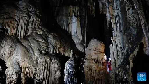 Trung Quốc: Bí ẩn những khối đá hình đám mây trong hang động mới phát hiện