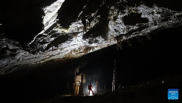 Trung Quốc: Bí ẩn những khối đá hình đám mây trong hang động mới phát hiện