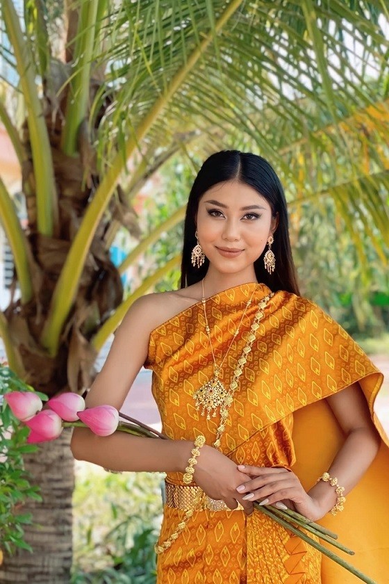 Thảo từng giành ngôi Hoa khôi Đại học Nam Cần Thơ 2019. Trong các cuộc thi nhan sắc, cô luôn diện trang phục người Khmer, trình diễn điệu múa truyền thống của dân tộc. Mỗi lần như vậy, cô lại nhớ bố mẹ và người thân.
