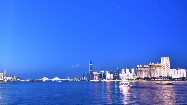 Trung Quốc: Ngắm thành phố Vũ Hán đẹp huyền ảo trong đêm