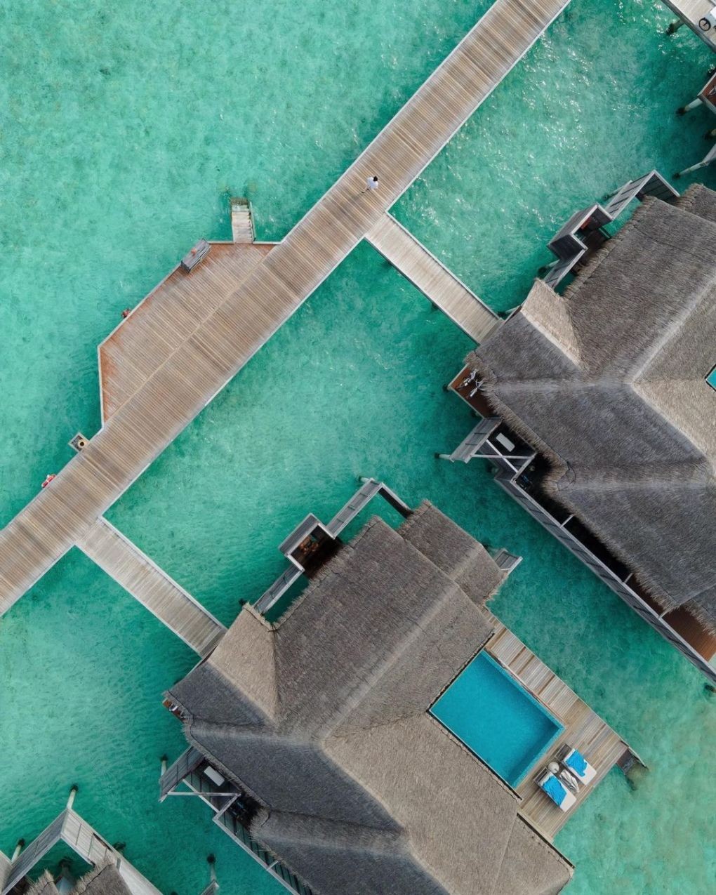 Khu nghỉ dưỡng Quang Vinh lựa chọn thuộc hàng cao cấp ở Maldives. Tất cả các villa đều có hồ bơi riêng, rộng rãi, với diện tích từ 260 m2 đến 2.730 m2 đầy đủ tiện nghi, chia làm 3 loại chính là beach pool villa, over water pool villa và các hạng suite từ 2-3 phòng ngủ.