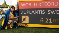 VĐV người Thụy Điển phá kỷ lục thế giới môn nhảy sào của chính mình