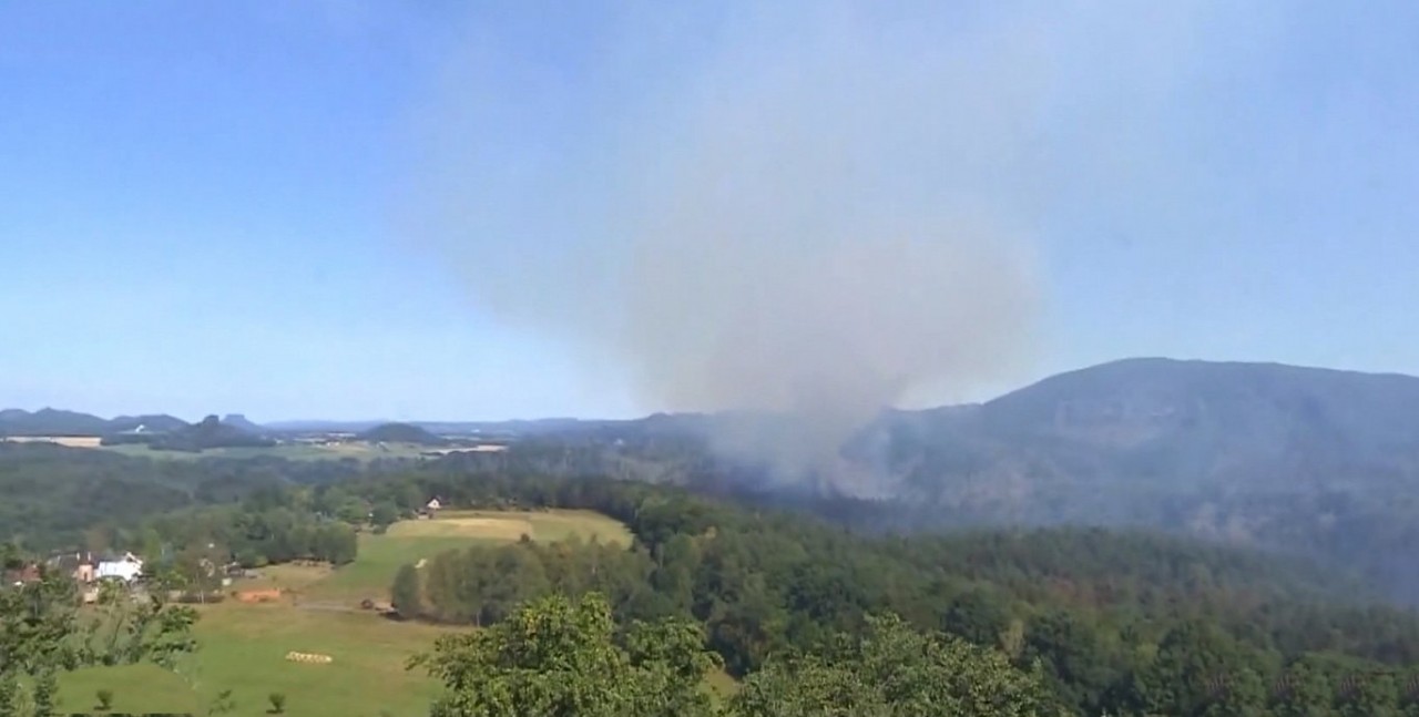 Nắng nóng khắc nghiệt, Hy Lạp và Czech nỗ lực dập cháy rừng tại công viên quốc gia