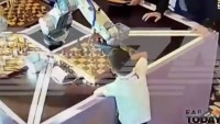 Nga: Robot chơi cờ vua làm gãy ngón tay cậu bé 7 tuổi
