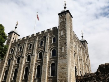 Khám phá quầy bar cổ kính dành riêng cho Vệ binh Tháp London