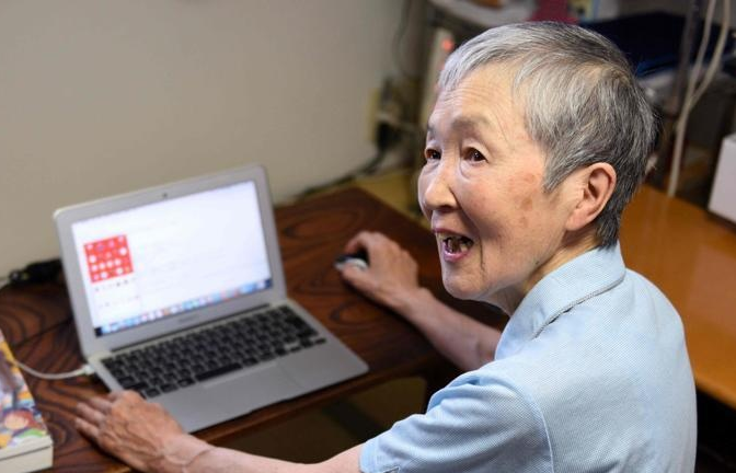 Cụ bà 82 tuổi lập trình game cho iPhone