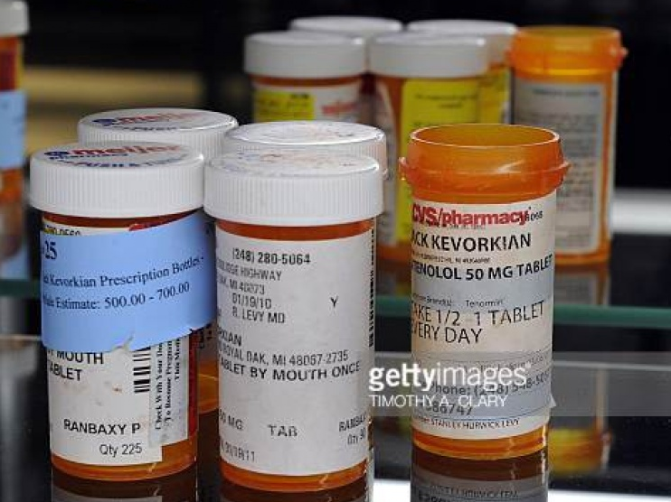 Mỹ tuyên chiến với thuốc giảm đau gây nghiện