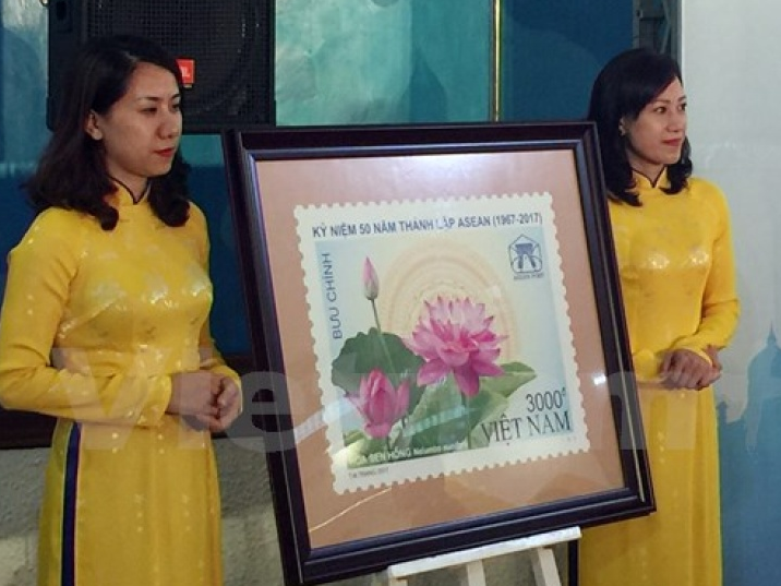 Trình làng bộ tem bưu chính kỷ niệm 50 năm thành lập ASEAN