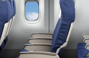 Tại sao ghế ngồi máy bay thường có màu xanh?