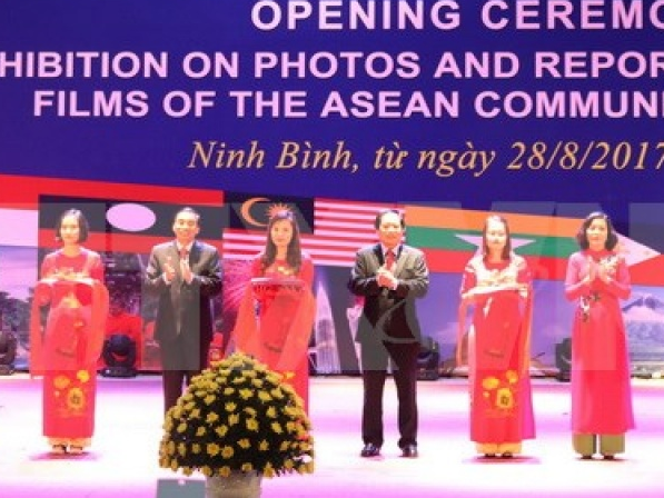 Triển lãm ảnh và phóng sự - tài liệu trong cộng đồng ASEAN tại Việt Nam