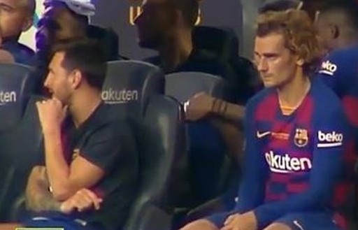 Từ chối bắt tay, Messi lạnh lùng và làm ngơ với tân binh Griezmann