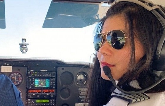 Nữ phi công gốc Việt đầu tiên đặt mục tiêu một mình bay vòng quanh thế giới