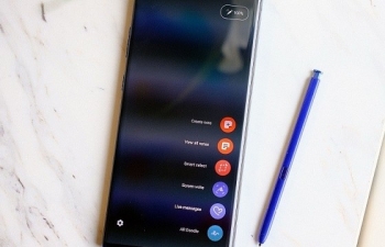 Galaxy Note 10 có thể được điều khiển bằng bút S-pen mà không cần chạm bút vào màn hình