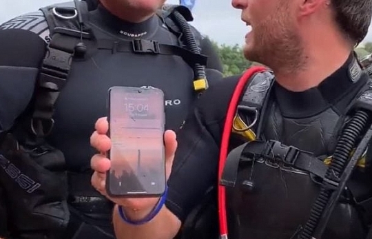 iPhone X 'sống sót' sau 2 ngày ngâm nước dưới đáy hồ