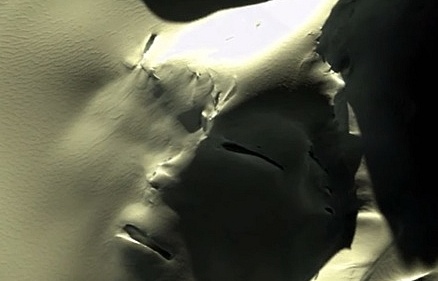 Phát hiện ‘khuôn mặt người ngoài hành tinh’ khổng lồ bí ẩn ở Nam Cực
