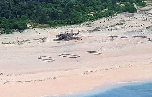 Được cứu sống khỏi đảo hoang nhờ dòng chữ viết trên cát
