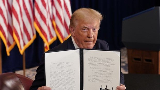 Tổng thống Trump ký sắc lệnh mở rộng gói hỗ trợ thất nghiệp