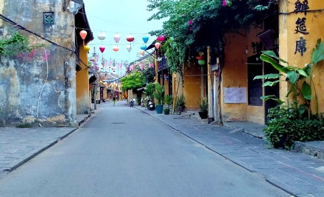 pho co hoi an diu hiu giua luc dich bung phat