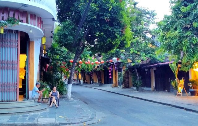 pho co hoi an diu hiu giua luc dich bung phat