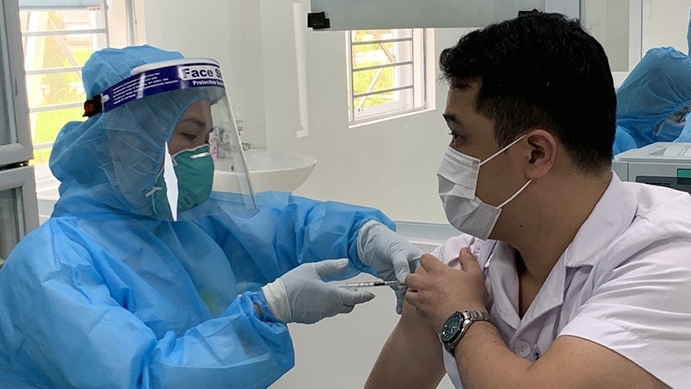 Covid-19 ở Việt Nam: Cả nước đã tiêm hơn 15,3 triệu liều vaccine, Nghệ An thêm 20 ca mắc mới