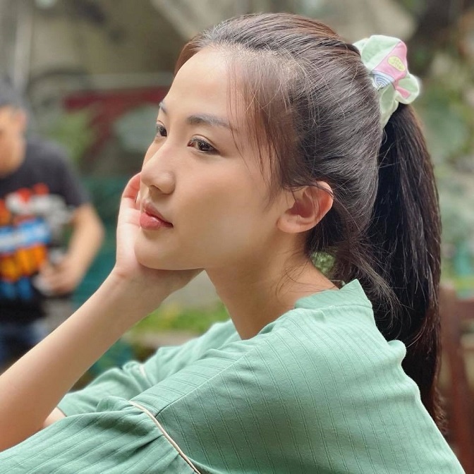 Sau vai Trà tiểu tam bị khán giả ghét cay ghét đắng trên màn ảnh trong 'Hoa hồng trên ngực trái', Lương Thanh trở lại với phim '11 tháng 5 ngày'. 