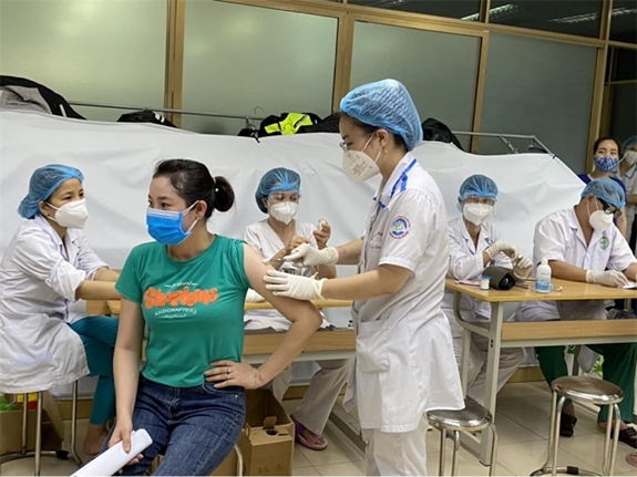 Covid-19 ở Việt Nam: "Điểm danh" 10 tỉnh tiêm vaccine COVID-19 chậm; người vào Quảng Ninh phải đủ 2 điều kiện 20-08-2021 1:16 PM | Tin nóng y tế SKĐS
