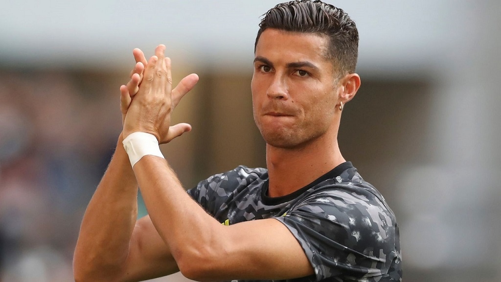 Ronaldo đến Man City: HLV Solskjaer không tin, fan MU mong đừng 'tàn nhẫn' thế