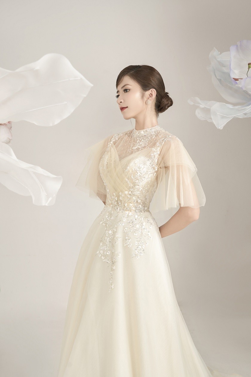Váy cưới hở ngực làm bằng giấy vệ sinh được nhận giải 10.000 USD - Mặc đẹp