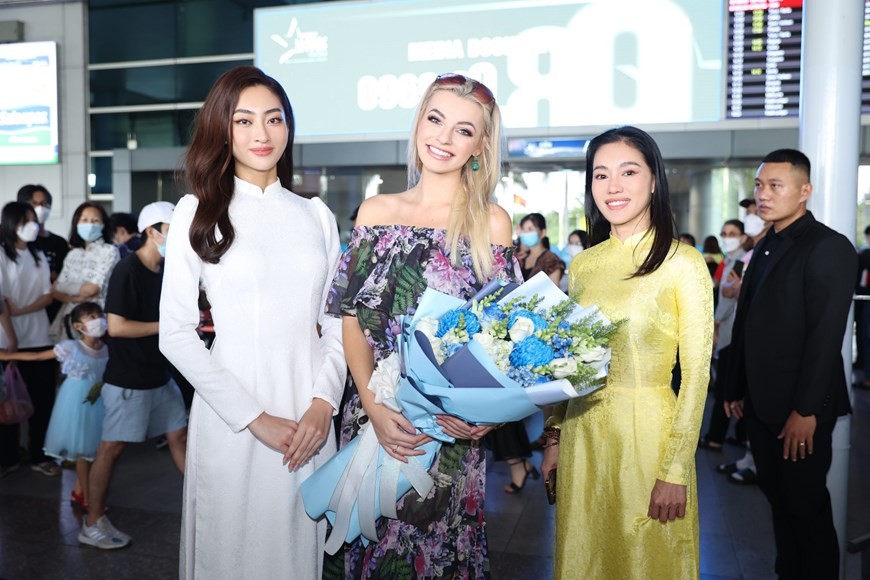 Đương kim Miss World 2021 Karolina Bielawski vừa chính thức đặt chân đến Việt Nam để tham dự đêm chung kết toàn quốc cuộc thi Miss World Vietnam 2022. (Ảnh: CTV/Vietnam+)