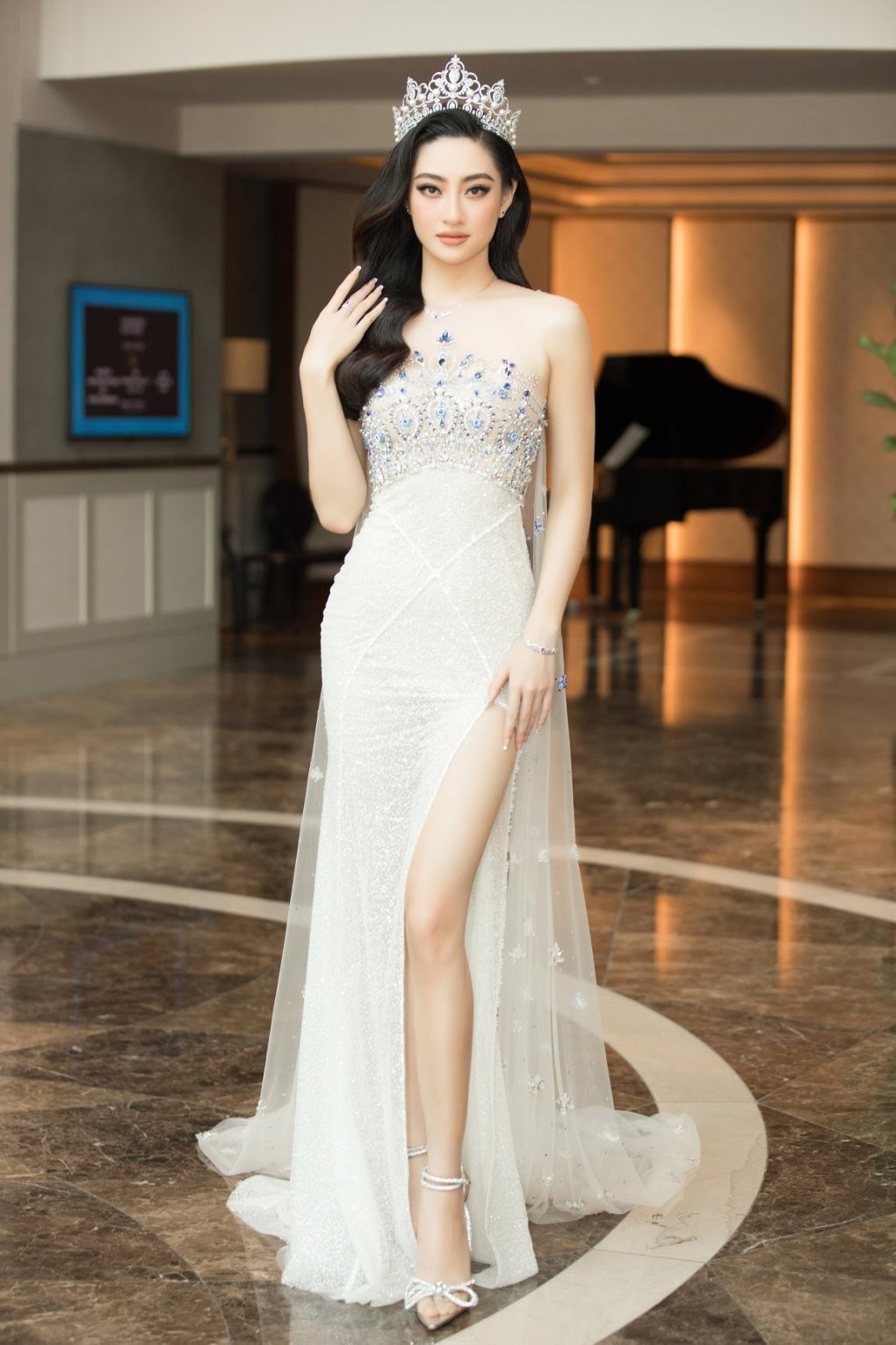 Thời trang thanh lịch và cá tính của Lương Thùy Linh sau nhiệm kỳ Hoa hậu Thế giới Việt Nam