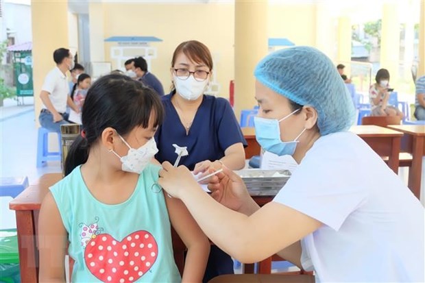 Tiêm vaccine Covid-19 cho học sinh tại TP. Đà Nẵng. (Nguồn: TTXVN)