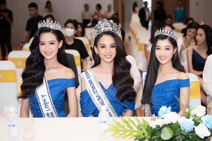 Sau khi kết thúc cuộc thi Hoa hậu Thế giới Việt Nam 2022, ba mỹ nhân giành ngôi vị cao nhất được chăm chút về hình ảnh và phong cách mỗi khi xuất hiện trước công chúng.