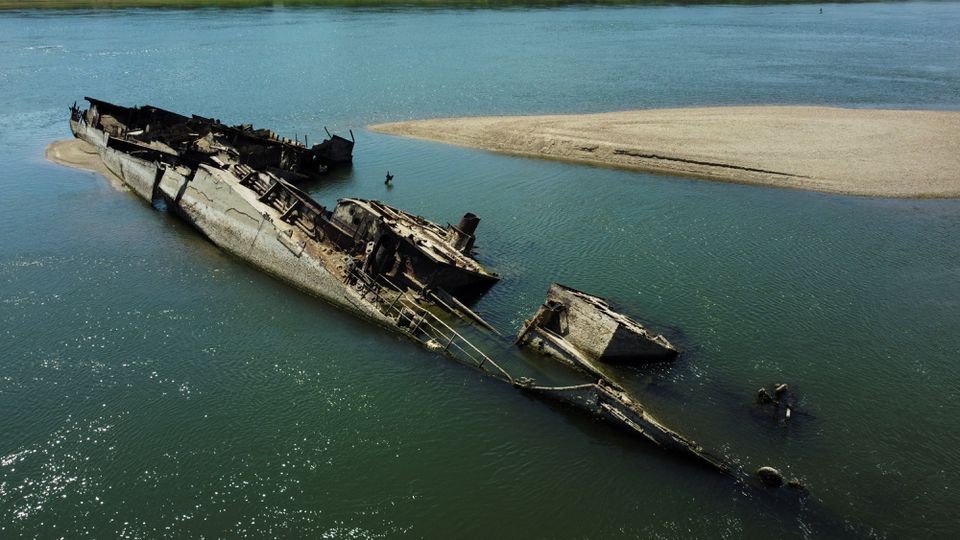 Serbia: Mực nước sông xuống thấp làm lộ nhiều xác tàu chiến