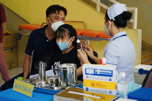 TP. Hồ Chí Minh tiêm phòng vaccine Covid-19 xuyên dịp nghỉ lễ Quốc khánh 2/9. (Ảnh: Kim Vân)