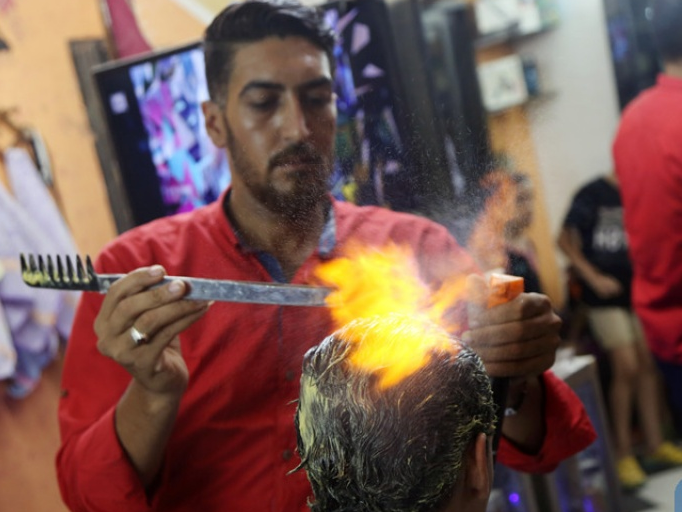 Đến Ai Cập, trải nghiệm cắt tóc bằng lửa
