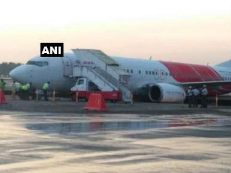 Máy bay của hãng Air India gặp phải sự cố hy hữu sau khi hạ cánh