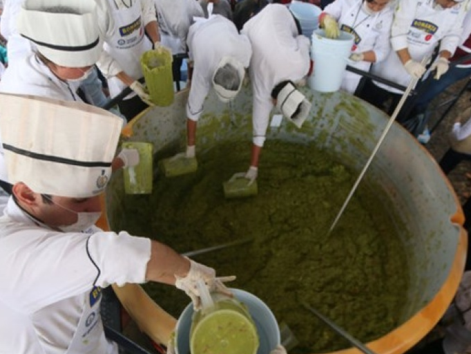 Món bơ nghiền thập cẩm của Mexico lập kỷ lục Guinness mới