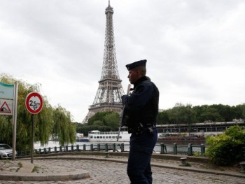 Tháp Eiffel sẽ có lớp kính chống đạn bao bọc để chống khủng bố