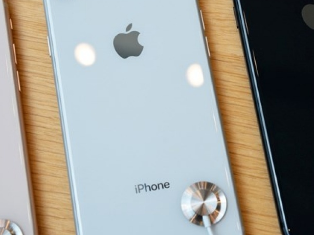 Chi phí thay mặt kính phía sau của iPhone 8 đắt đỏ hơn bạn nghĩ
