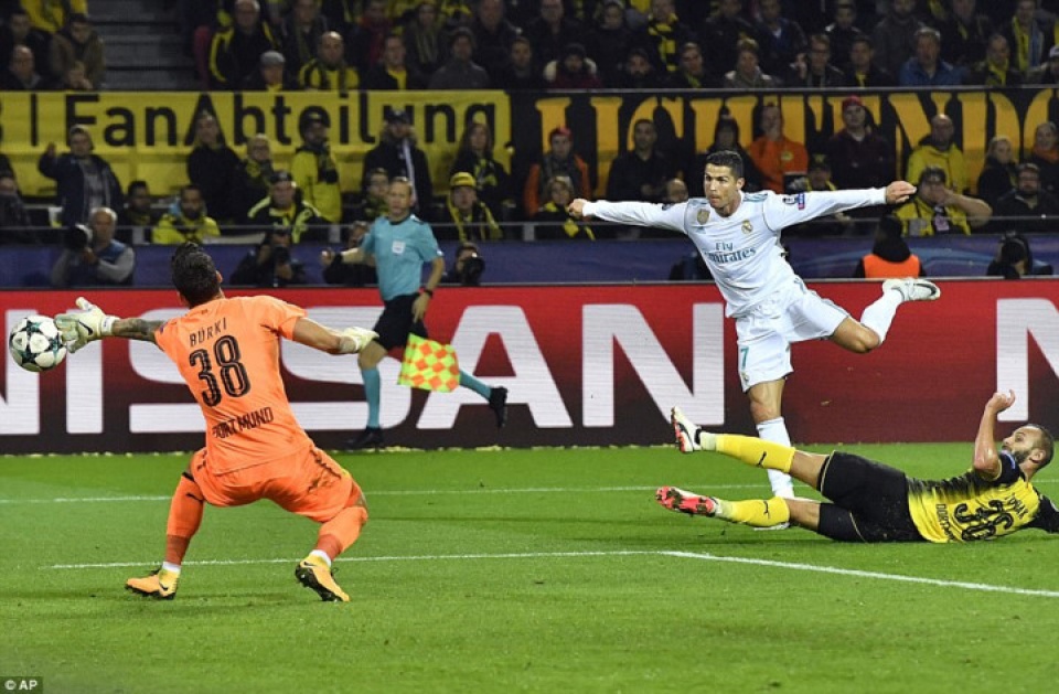 ronaldo duoc fan cuong tri an trong ngay lap ky luc an tuong