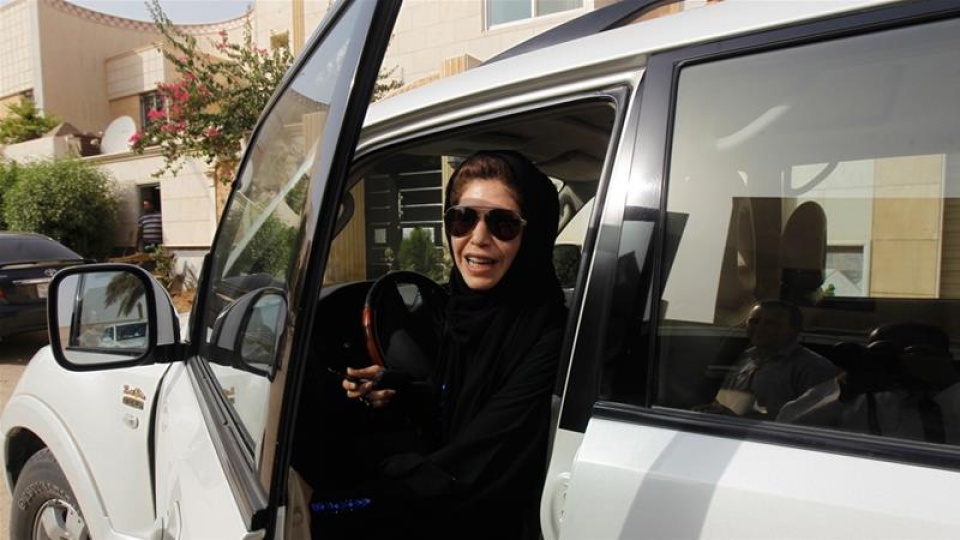 cuoi cung saudi arabia da cho phep phu nu lai xe