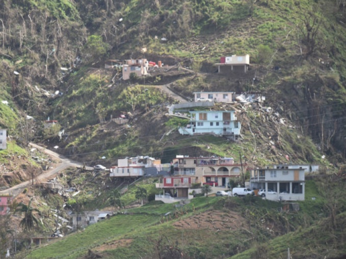 Puerto Rico đối mặt thảm họa sau khi bị bão Maria quần nát
