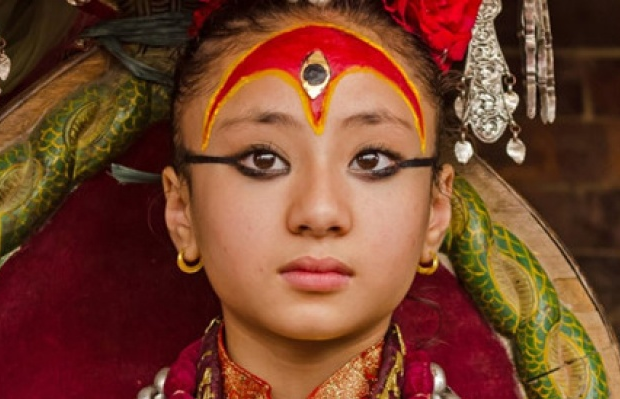 Bé gái 3 tuổi trở thành “nữ thần sống” ở Nepal