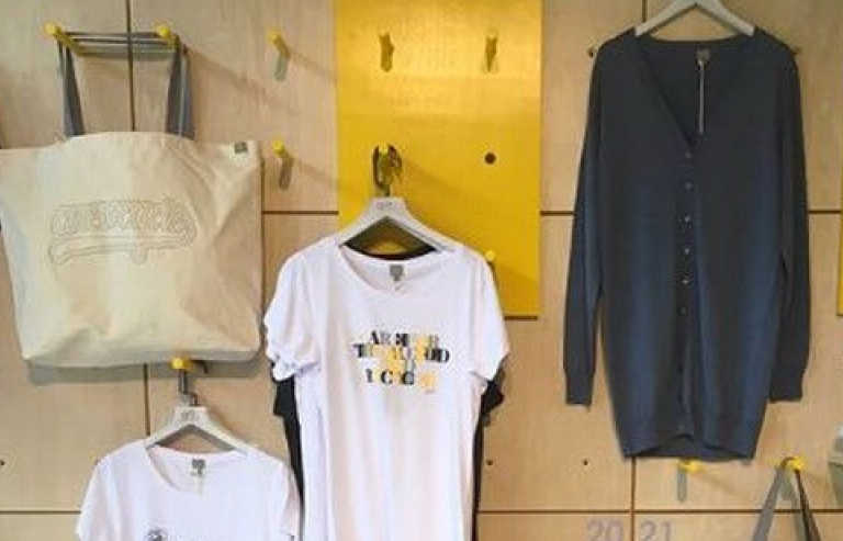 Ứng dụng công nghệ tái chế biến quần áo cũ thành mới tại Hongkong