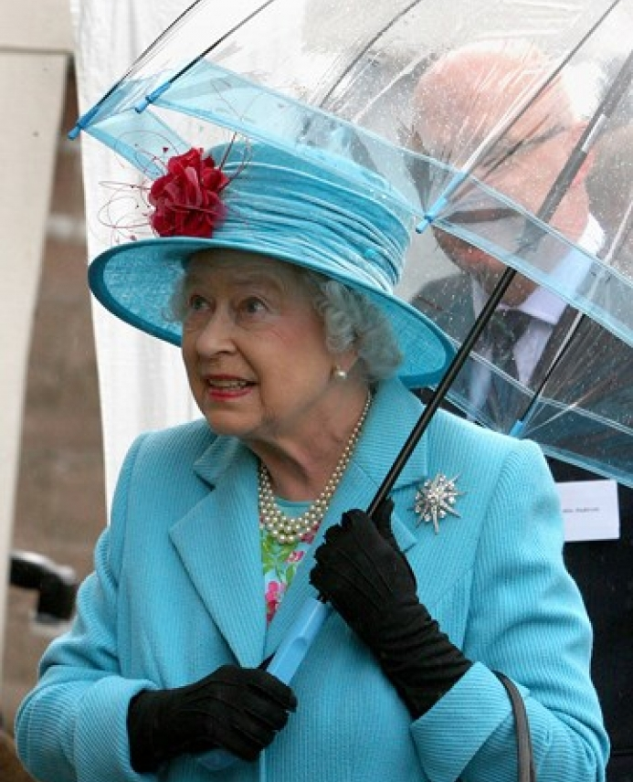 Tiết lộ thú vị về những chiếc ô của Nữ hoàng Anh Elizabeth II