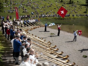 Hình ảnh độc đáo lễ hội kèn sừng quốc tế tại Thụy Sỹ