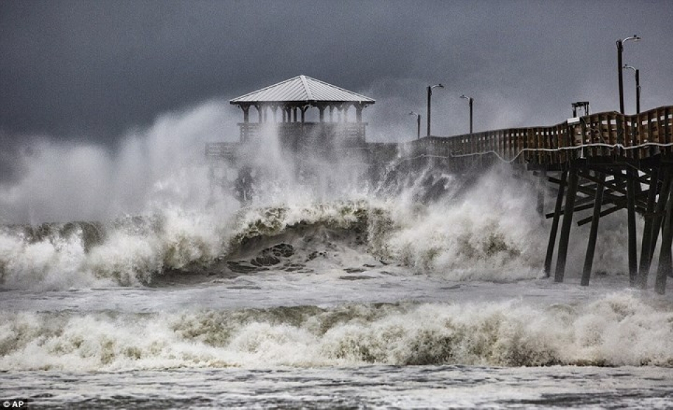 Hình ảnh cơn bão mạnh nhất 20 năm tàn phá bờ biển Ấn Độ  baotintucvn