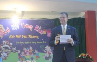 Đại sứ Mỹ múa lân, nặn bánh trung thu cùng trẻ em khuyết tật Việt Nam