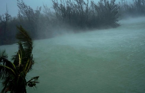 Siêu bão Dorian đổ bộ - thảm kịch lịch sử chưa từng thấy, bang thứ 5 của Mỹ tuyên bố tình trạng khẩn cấp