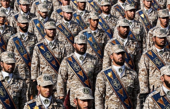 Iran diễu binh phô diễn các năng lực quân sự